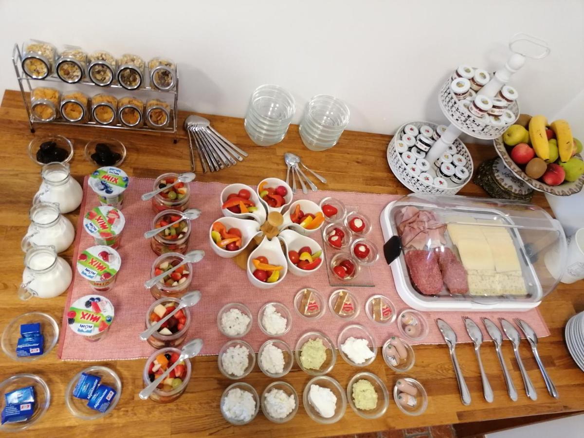 Gastehaus Samira 호텔 푸르바흐암네우시에들러시 외부 사진